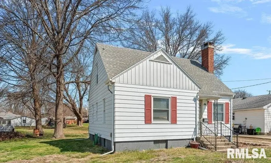 359 E Tremont Street, Waverly, IL 62692 - #3