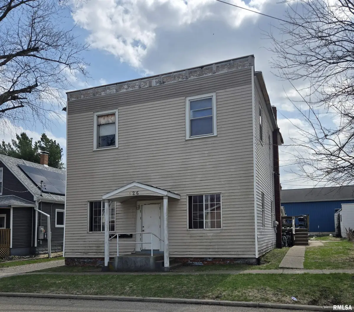 526 E Walnut Street, Canton, IL 61520 - #1
