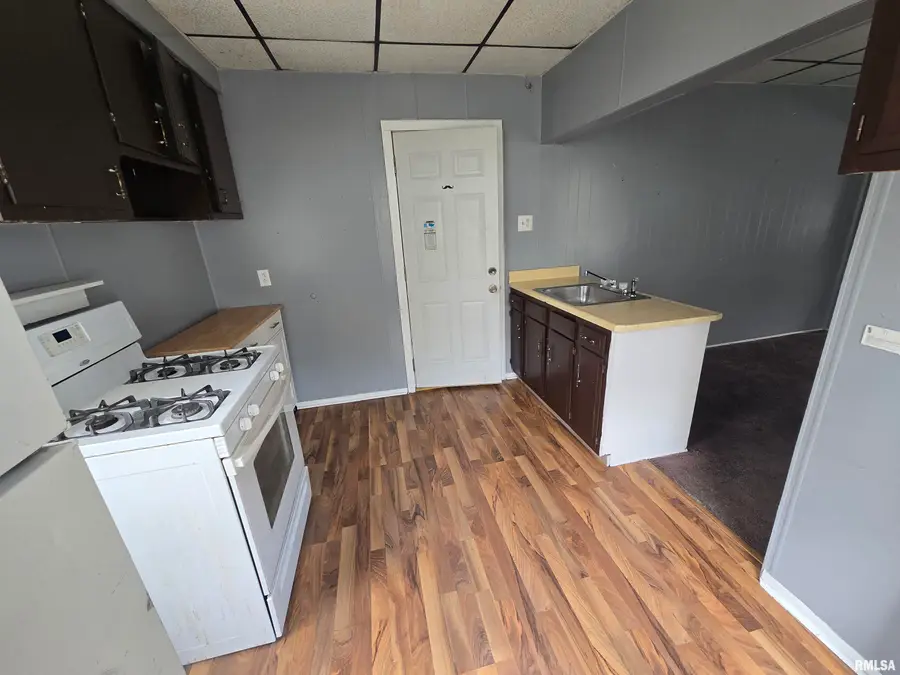 526 E Walnut Street, Canton, IL 61520 - #3