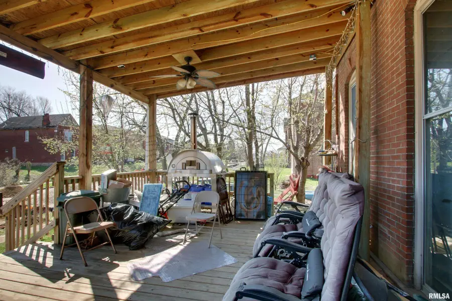 929 N 6th Street, Quincy, IL 62301 - #3