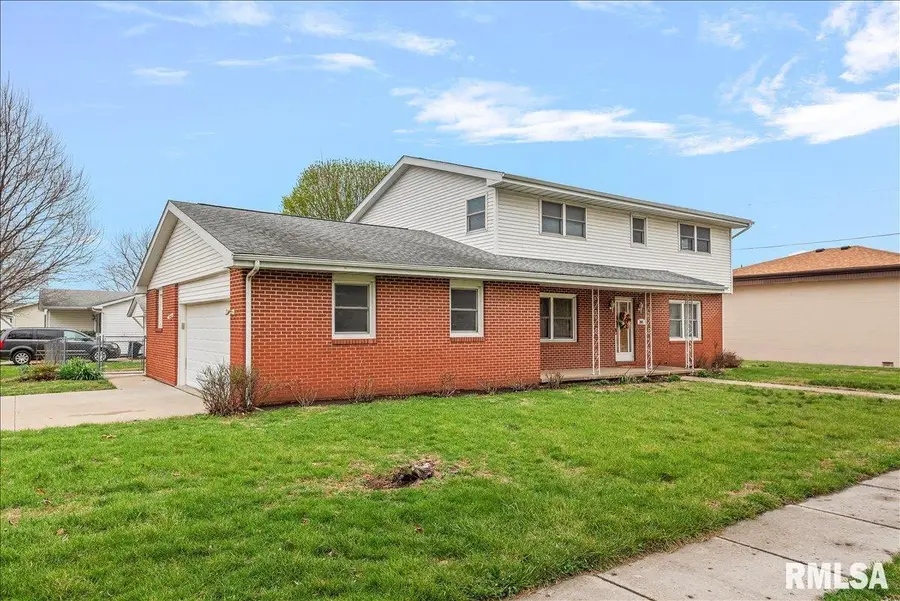 201 N Elm Street, Williamsville, IL 62693 - #2