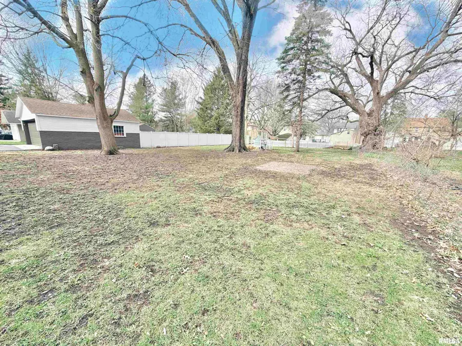 1416 N Kellogg Street, Galesburg, IL 61401 - #3