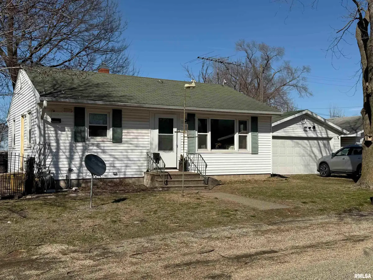 106 W Sycamore Street, Gladstone, IL 61437 - #1