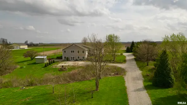 824 E 1800 N Road, Taylorville, IL 62568