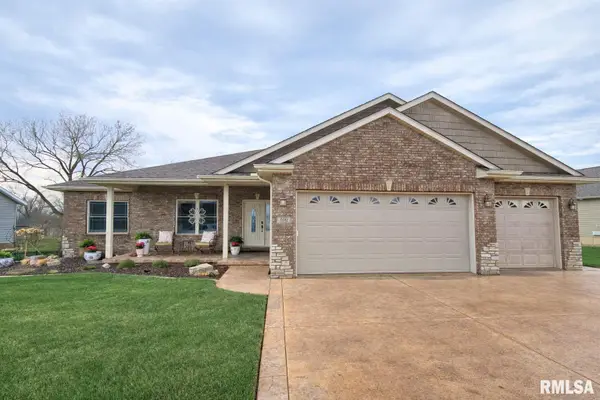 208 Pinehurst Lane, Washington, IL 61571