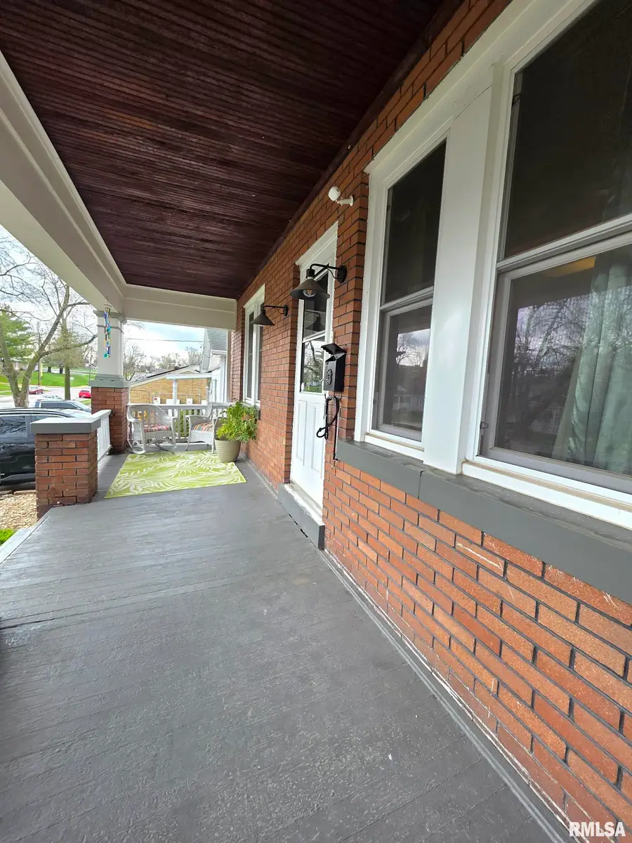 820 S 16th Street, Quincy, IL 62301 - #3