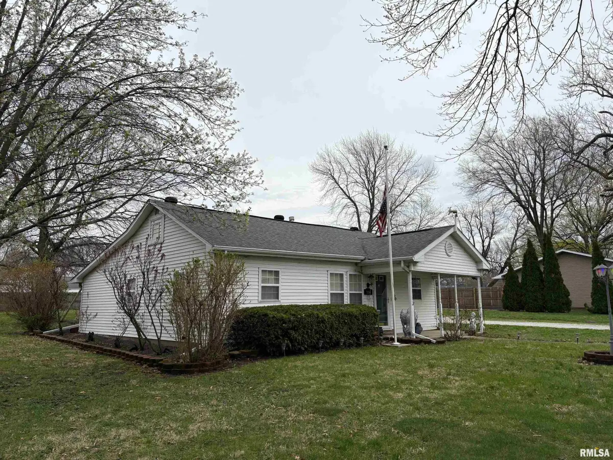 106 E Oak Street, Edinburg, IL 62531 - #1