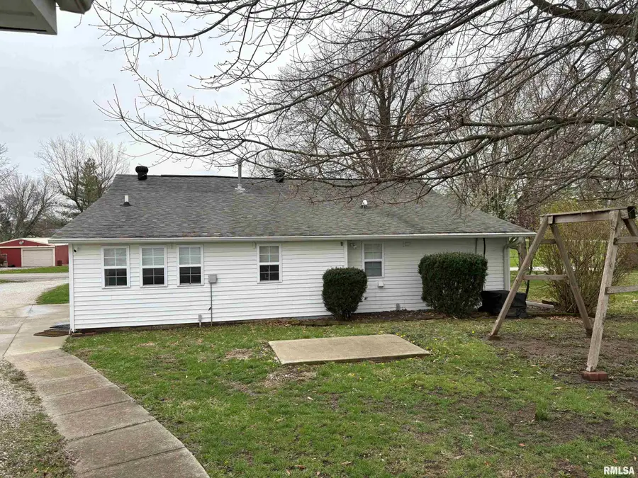 106 E Oak Street, Edinburg, IL 62531 - #3