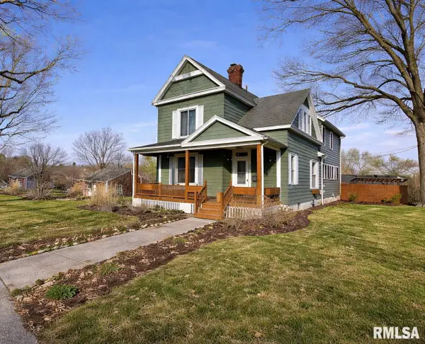 624 S 11th Street, Petersburg, IL 62675