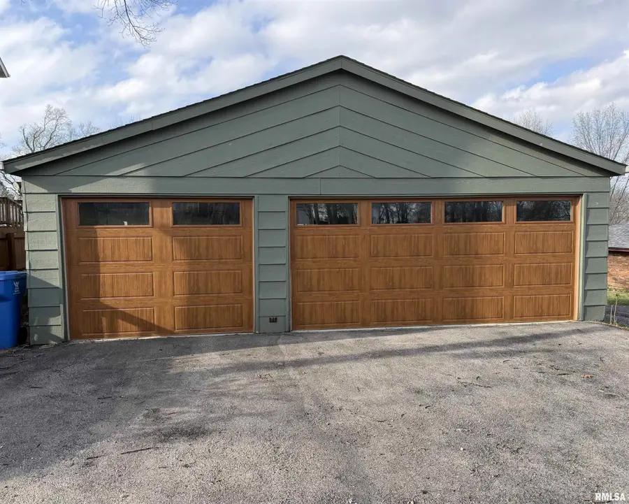 624 S 11th Street, Petersburg, IL 62675 - #2