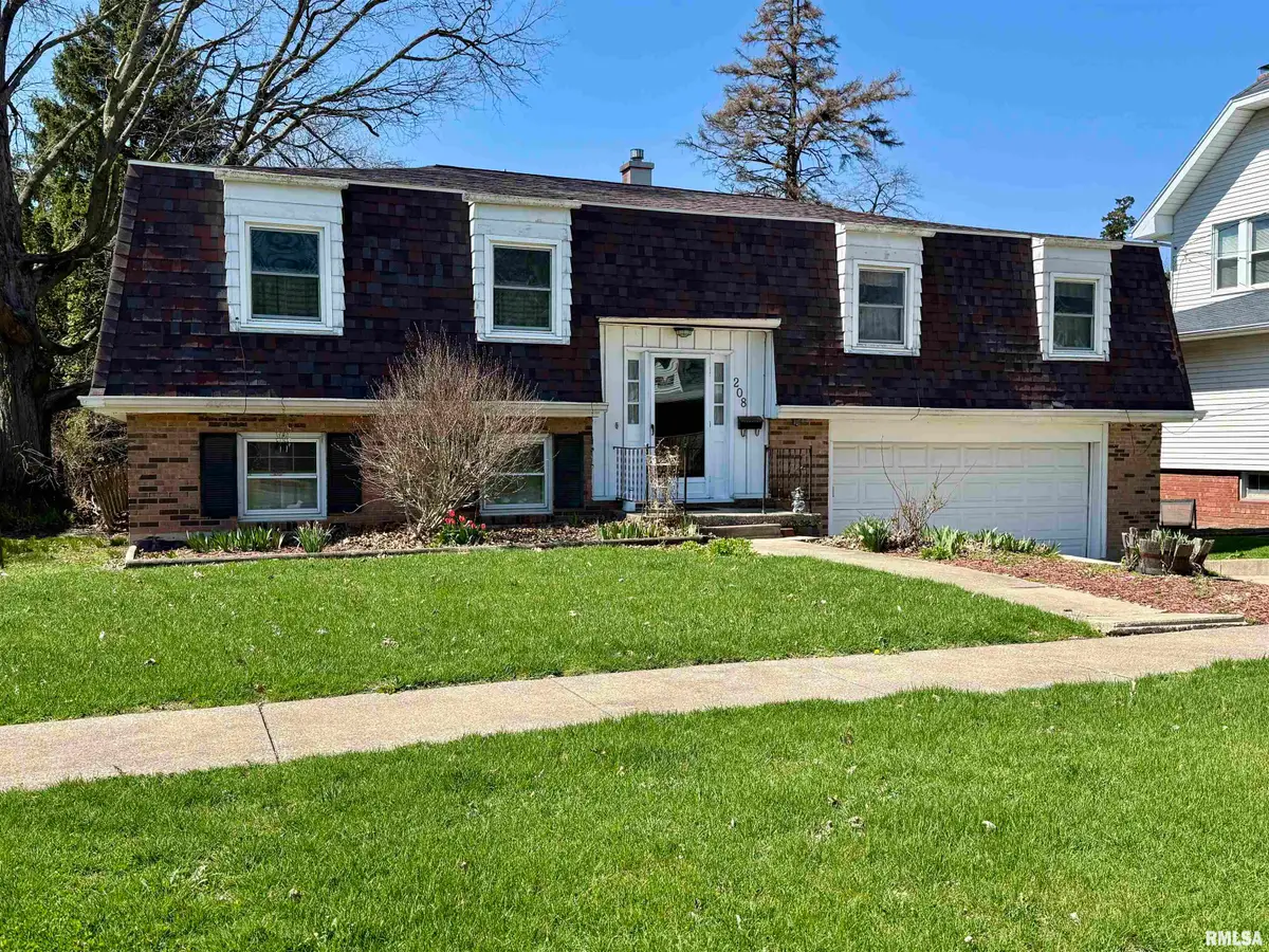 208 S Market Street, Knoxville, IL 61448 - #1