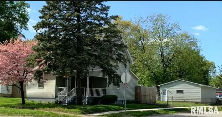 823 E Park Street, Taylorville, IL 62568 - #2