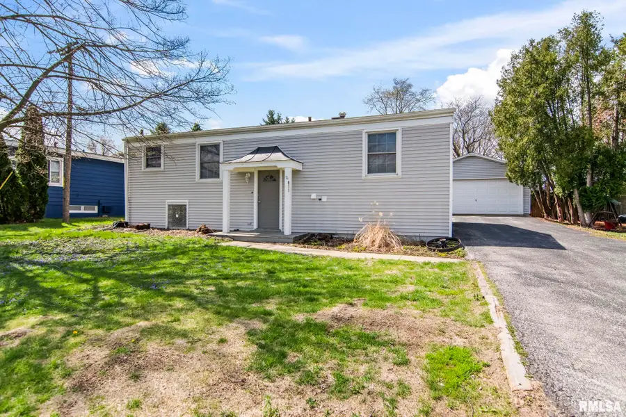 811 Finley Street, Jacksonville, IL 62650 - #3