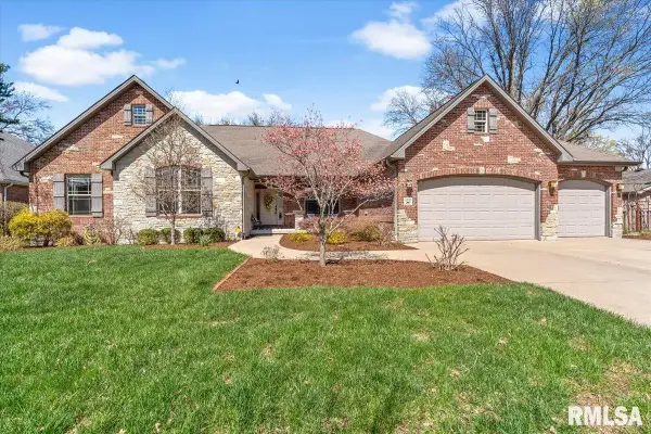 2211 Wydown Avenue, Springfield, IL 62704