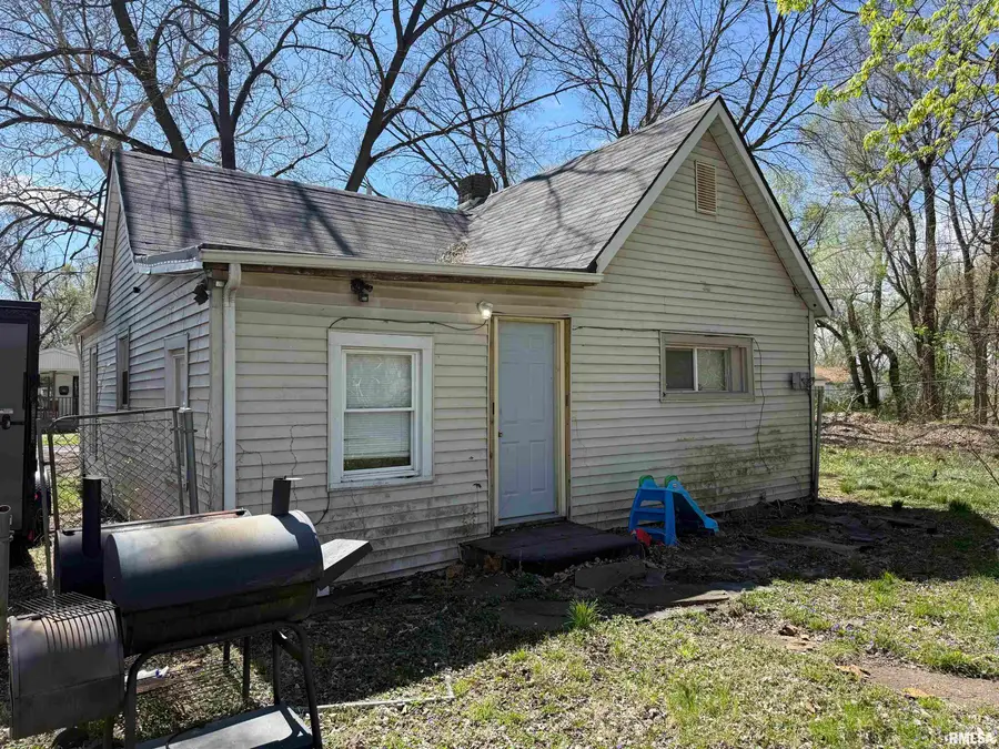 1713 E Glenn Avenue, Springfield, IL 62703 - #3