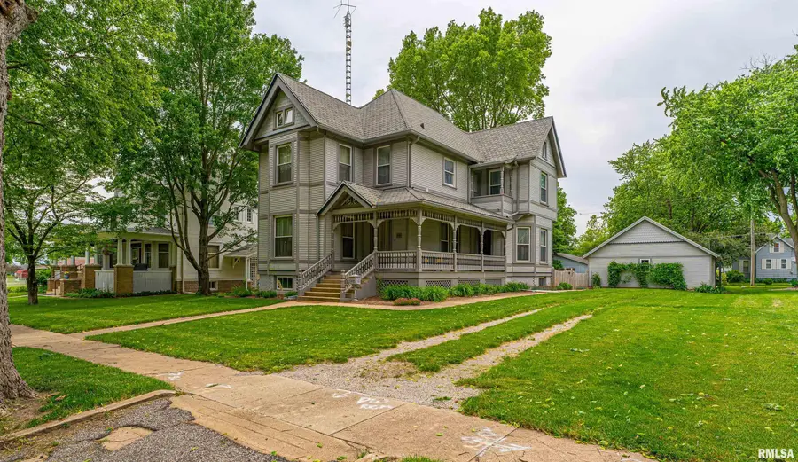 813 E Chestnut Street, Mason City, IL 62664 - #2