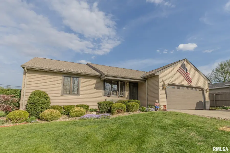 7 Hickory Lane, Carlinville, IL 62626 - #3