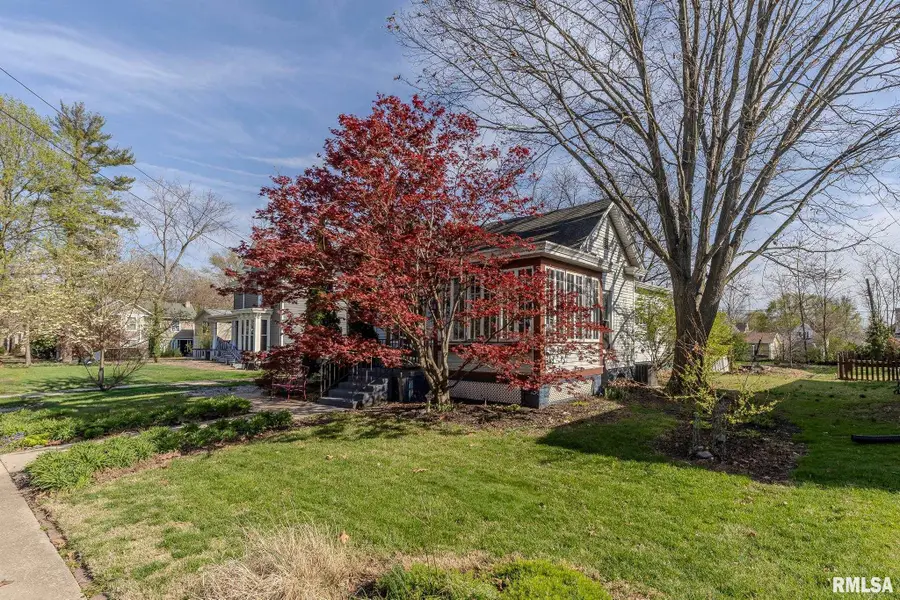 415 E Main Street, Carlinville, IL 62626 - #2