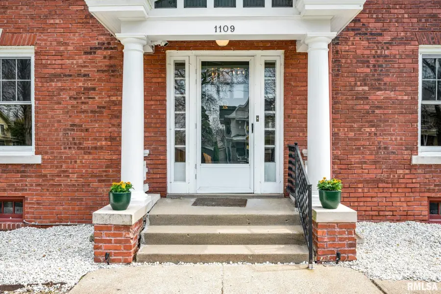 1109 N Prairie Street, Galesburg, IL 61401 - #2