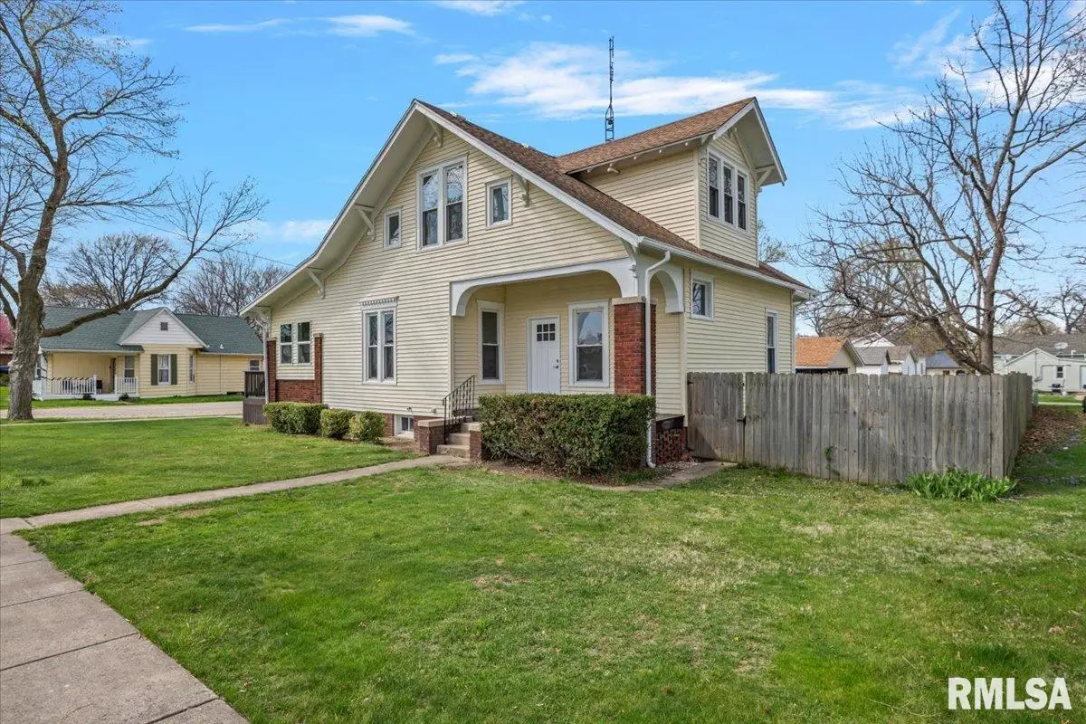 445 S Cleveland Avenue, Greenview, IL 62642 - #1