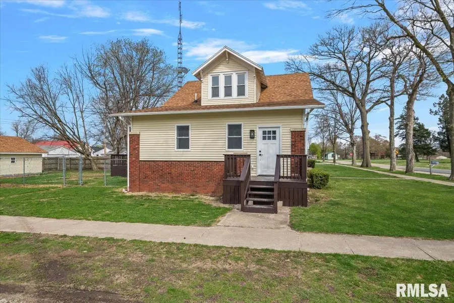 445 S Cleveland Avenue, Greenview, IL 62642 - #2