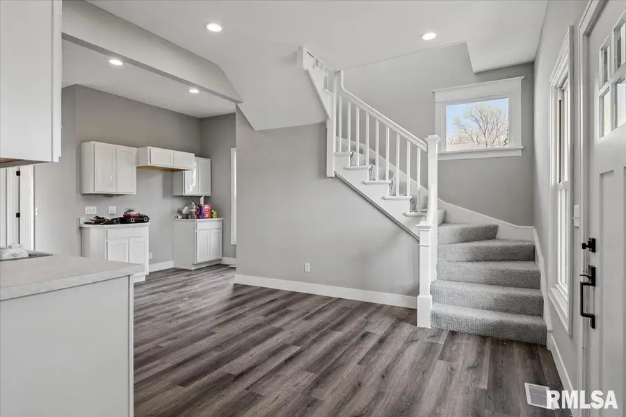 445 S Cleveland Avenue, Greenview, IL 62642 - #3