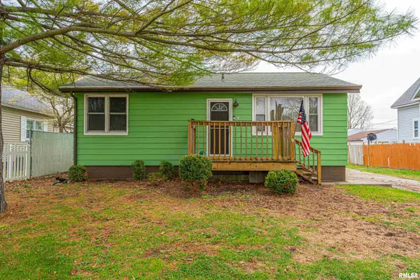 816 N Logan Street, Lincoln, IL 62656