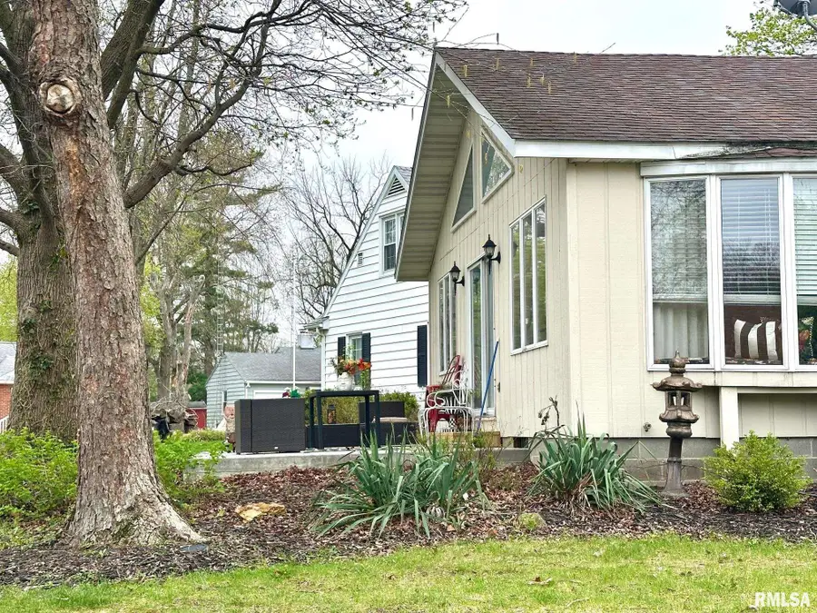 8 N Crescent Drive, Jacksonville, IL 62650 - #3