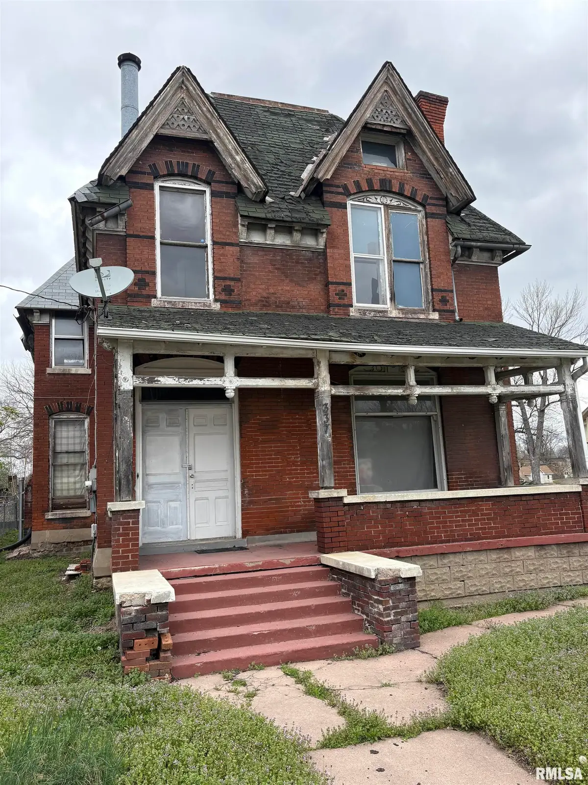 337 Chestnut Street, Quincy, IL 62301 - #1