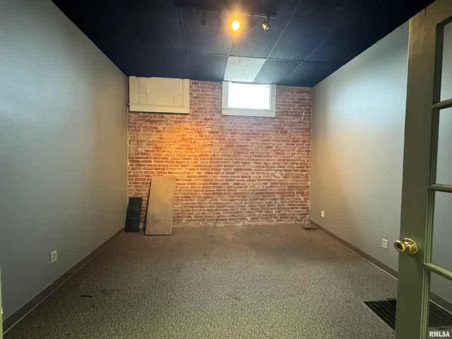 801 Monroe Street, Quincy, IL 62301 - #3