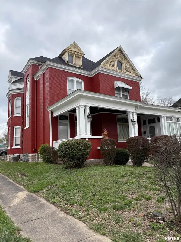 1136 N 8th Street, Quincy, IL 62301