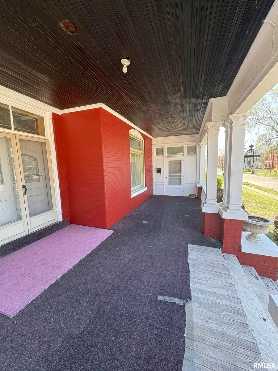 1136 N 8th Street, Quincy, IL 62301 - #3