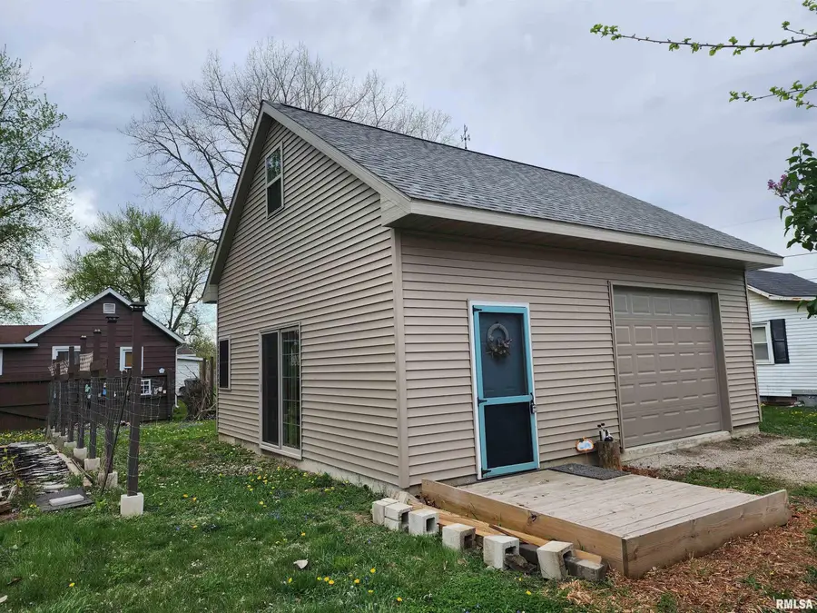 711 N Madison Street, Lincoln, IL 62656 - #3