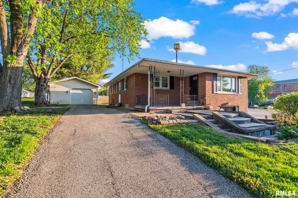 408 E Adams Street, Riverton, IL 62561 - #1