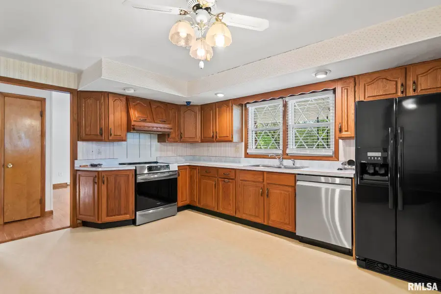 408 E Adams Street, Riverton, IL 62561 - #3