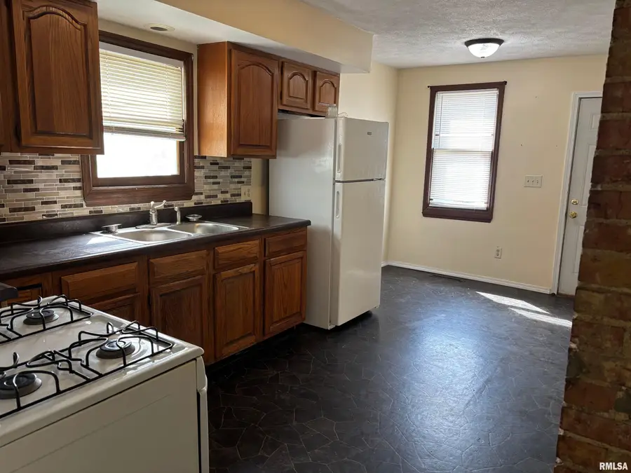 230 E Lawrence Avenue, Springfield, IL 62704 - #2