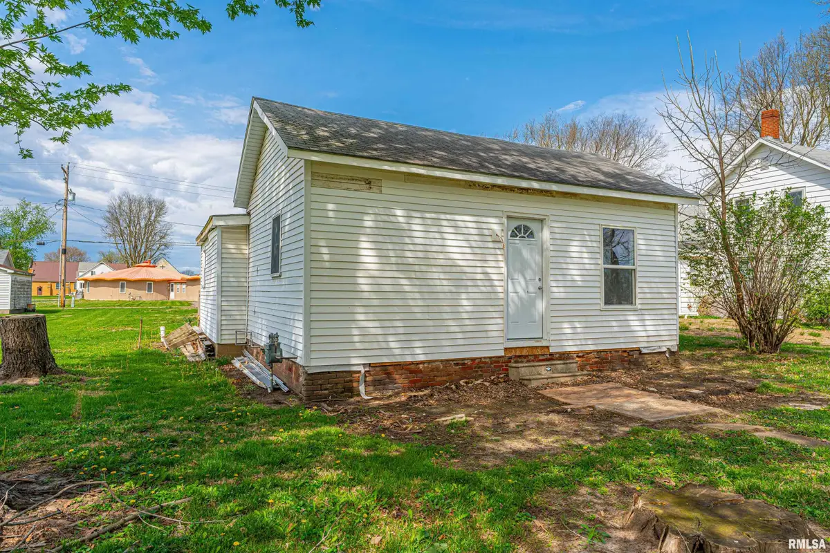 406 N Mason Street, Mason City, IL 62664 - #1