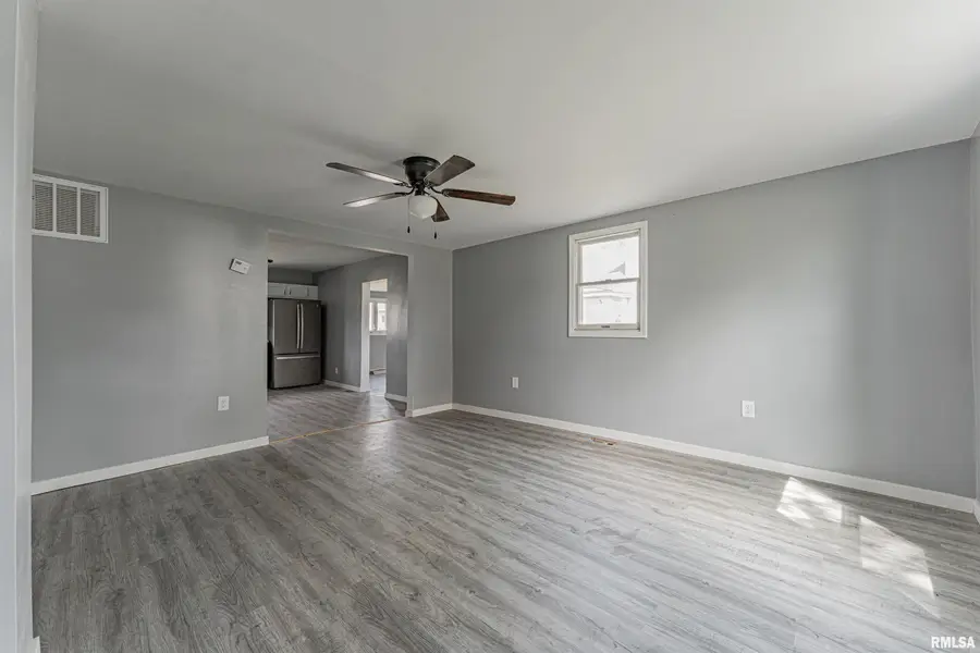406 N Mason Street, Mason City, IL 62664 - #3