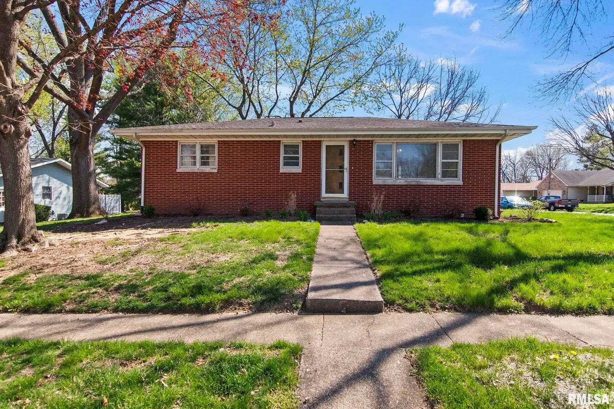 220 S 4th Street, Riverton, IL 62561 - #1