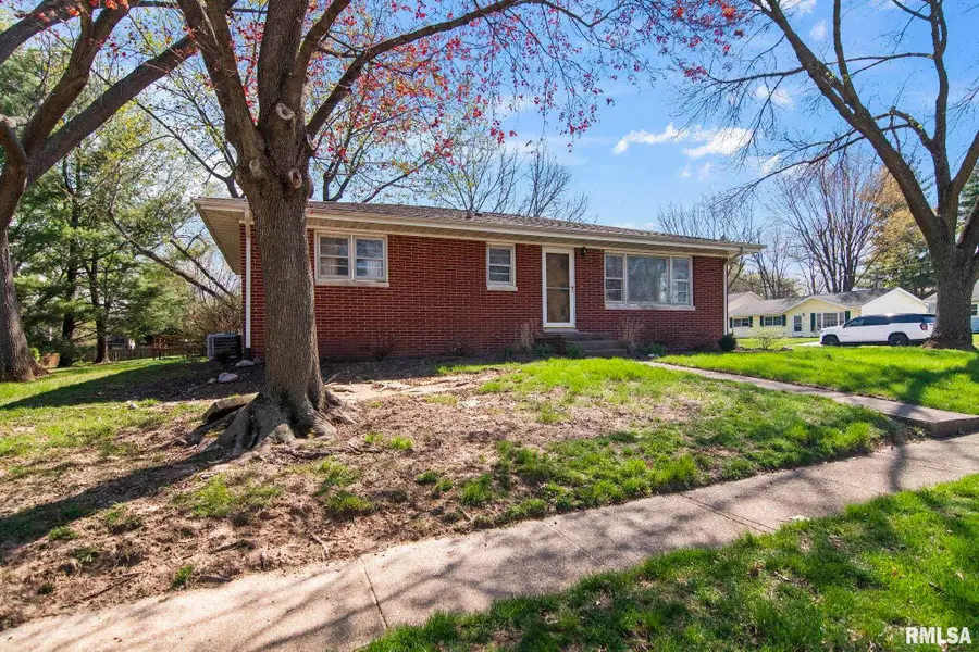 220 S 4th Street, Riverton, IL 62561 - #2