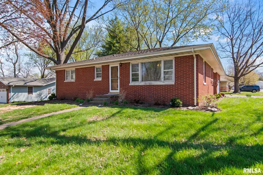 220 S 4th Street, Riverton, IL 62561 - #3