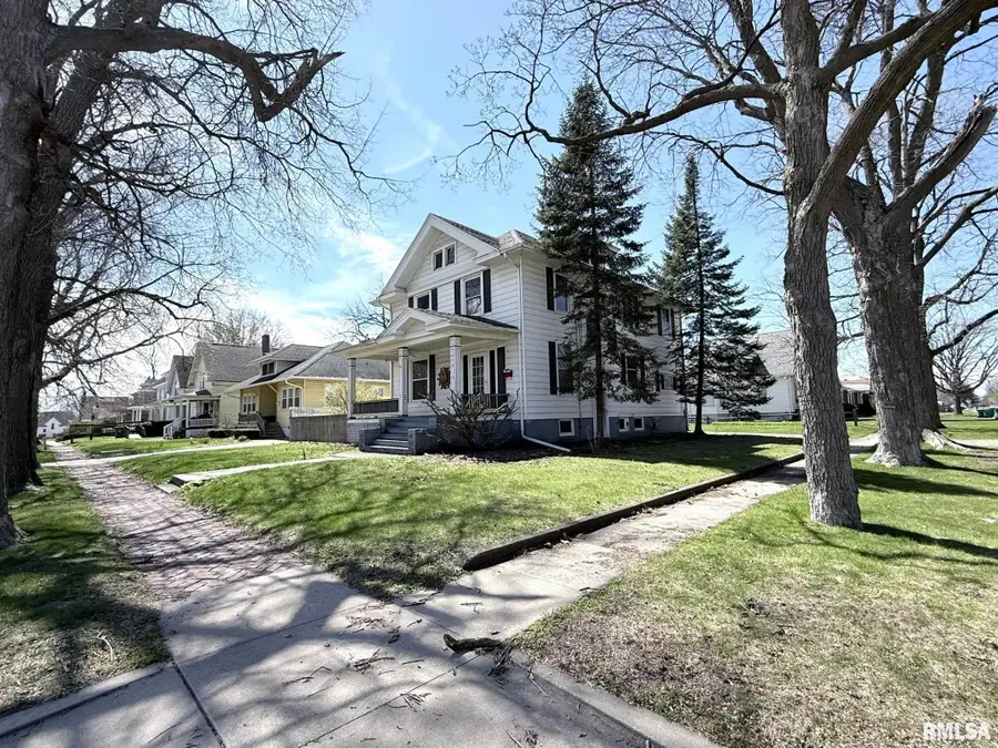 452 Jefferson Street, Galesburg, IL 61401 - #3