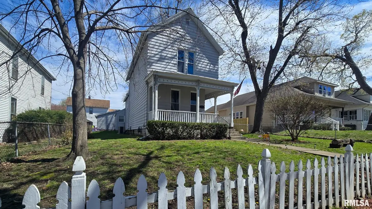 1330 N 6th Street, Quincy, IL 62301 - #1