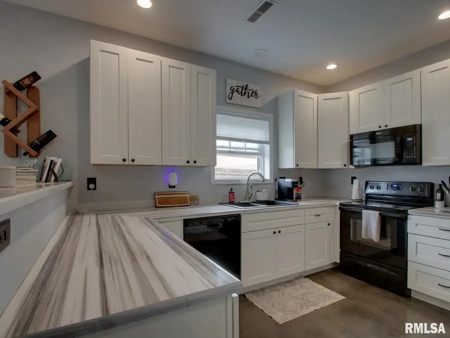 2430 Lind Street, Quincy, IL 62301 - #3