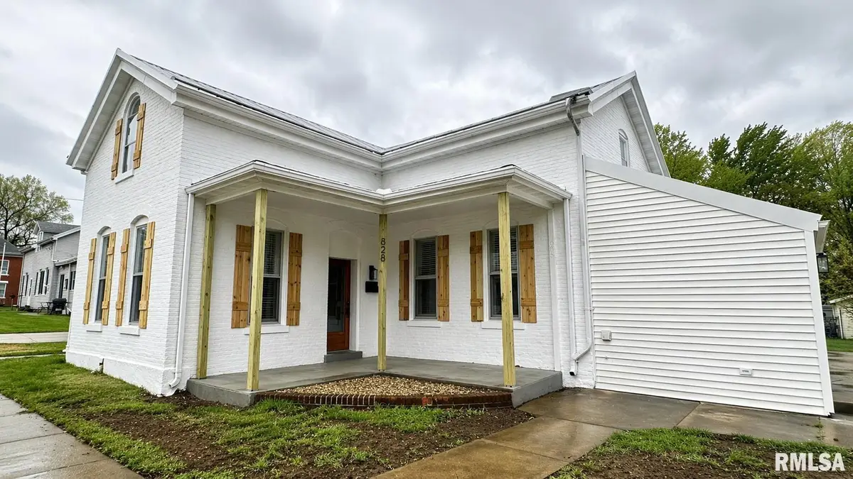 828 S 11th Street, Quincy, IL 62301 - #1