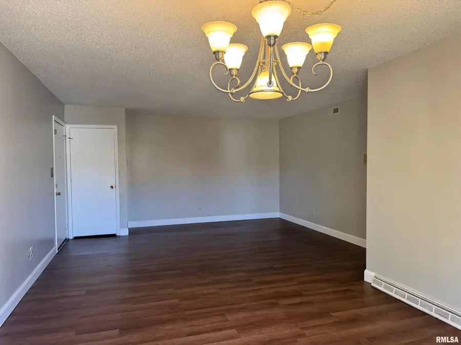 1901 Jeanette Lane #6, Springfield, IL 62702 - #3