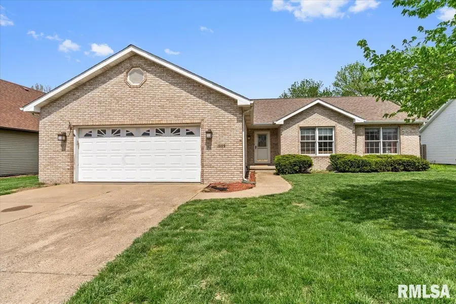 1009 Monarch Drive, Chatham, IL 62629 - #3