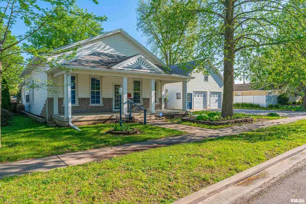 216 3rd Street, Lincoln, IL 62656