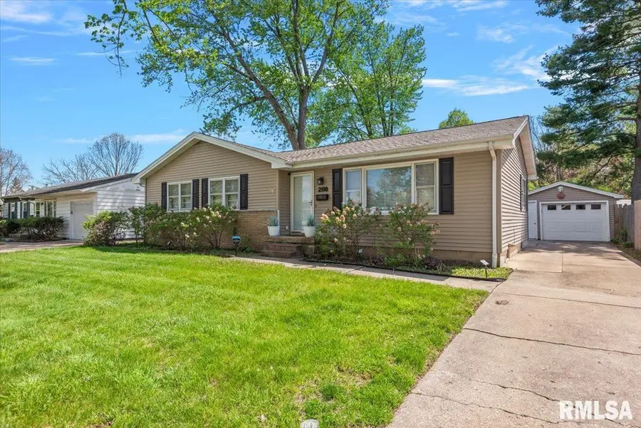 2118 W Lawrence Avenue, Springfield, IL 62704 - #2