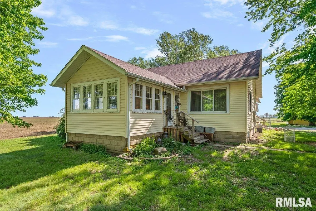 2034 N 1800 East Road Road, Stonington, IL 62567 - #1